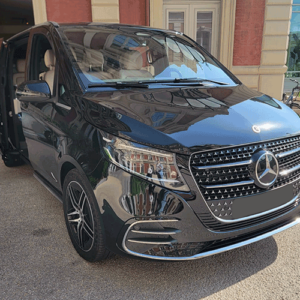 New 2024 V class luxury Mercedes minivan 7 passengers